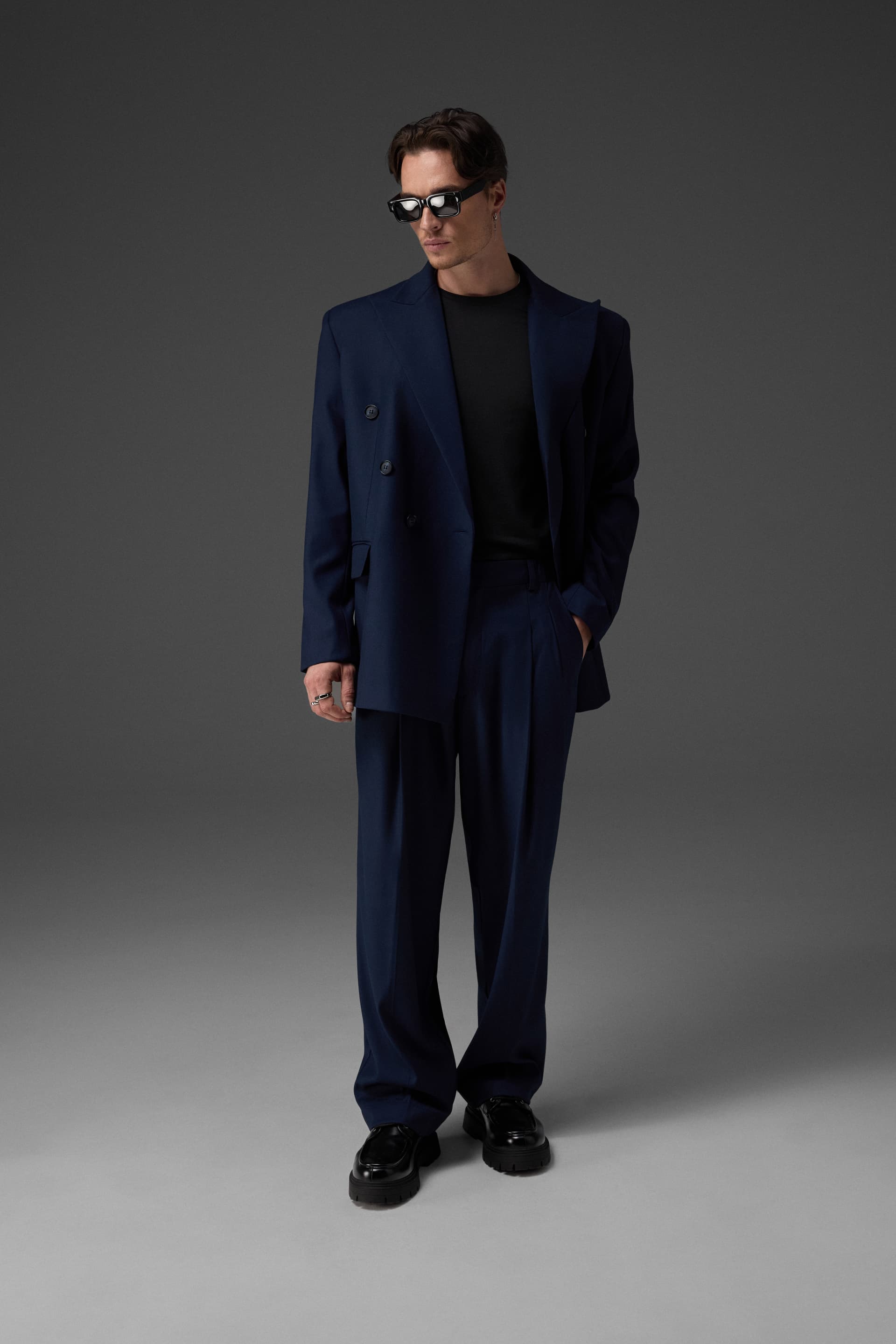 NAVY BLUE suit